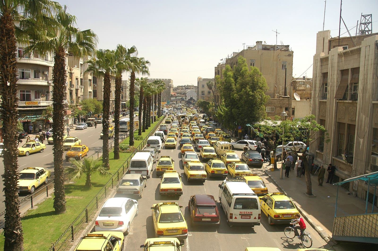 زحمة سيارات بأحد شوارع دمشق.